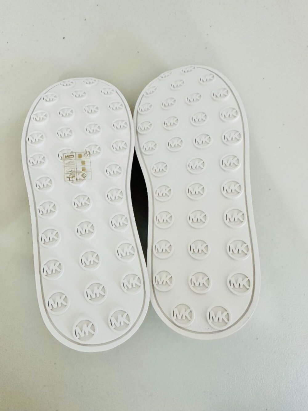 MICHAEL KORS ROMEY LACE-UP CHERRY RED CRYSTAL STUDDED FAUX LEATHER SNEAKERS 6.5M - Picture 5 of 11